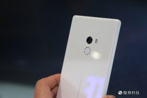 Xiaomi Mi Mix Putih Hadir di CES 2017