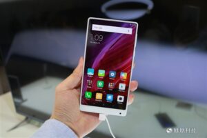 Xiaomi Mi Mix Putih Hadir di CES 2017