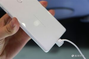 Xiaomi Mi Mix Putih Hadir di CES 2017