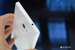 Xiaomi Mi Mix Putih Hadir di CES 2017