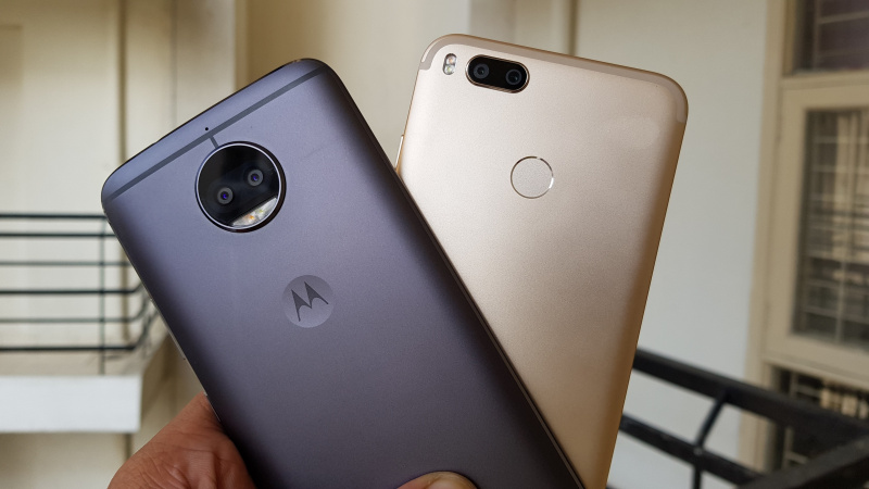 Pilih yang Mana, Motorola Moto G5s Plus atau Xiaomi Mi A1?